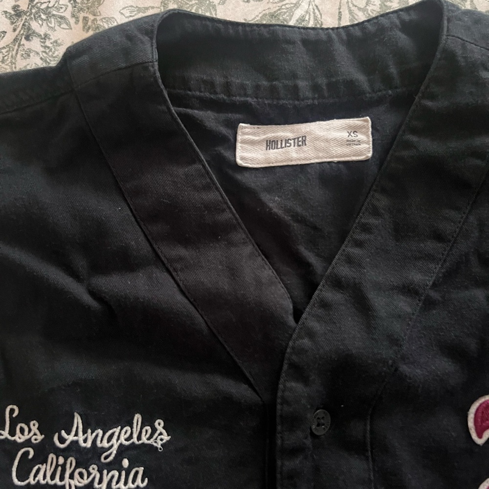 Hollister Black Top with White Script - Picture 3 of 10